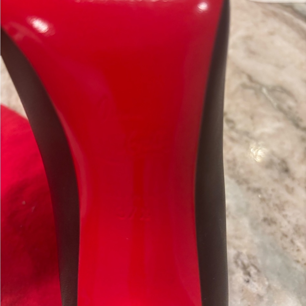 Authentic Christian Louboutin Classic Black Pumps with Iconic Red Sole - Picture 3 of 8
